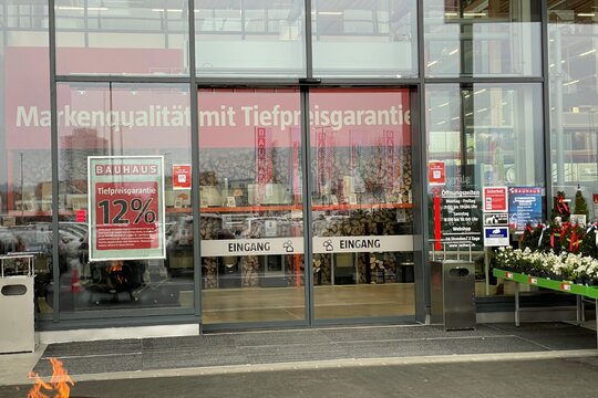 Einfache Zugänge in den Fachmarkt - Fachmarkt A1 in Oftringen